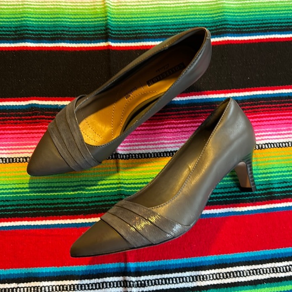Clarks Collection Leather Low Heel Pumps - Picture 1 of 8